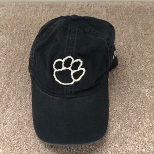 Black “CUBS” cap